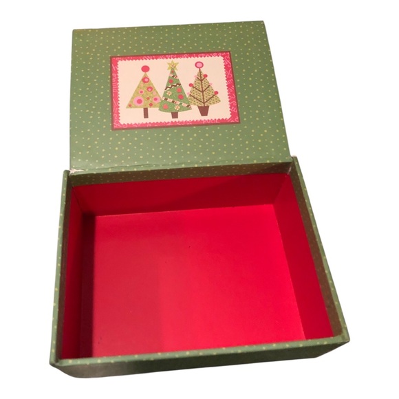 Festive Green Hinged Lid Box with Christmas Tree Design - Picture 3 of 4